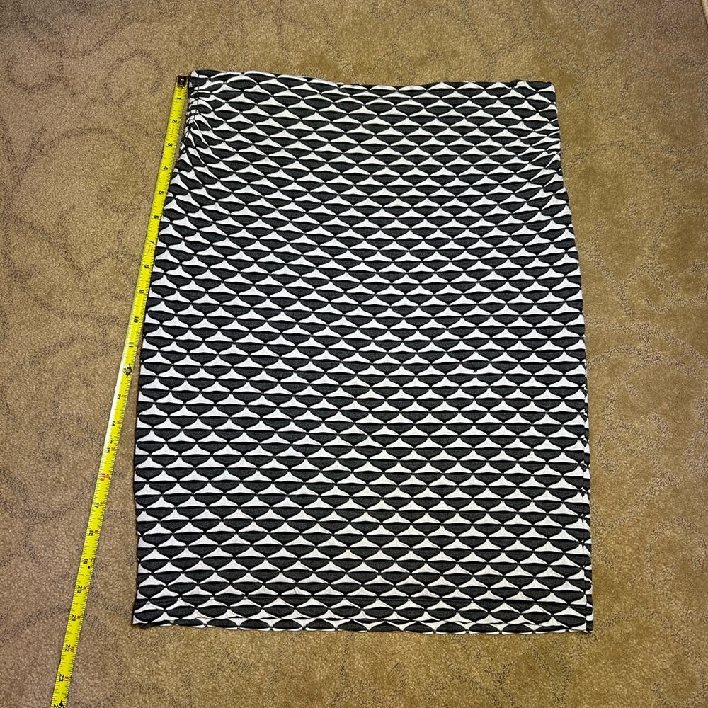 Black & White Max Studio knit Skirt